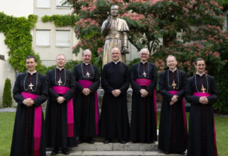 Dialogue avec l'IA sur le Projet Fedorov, la FSSPX, Wonder Woman...